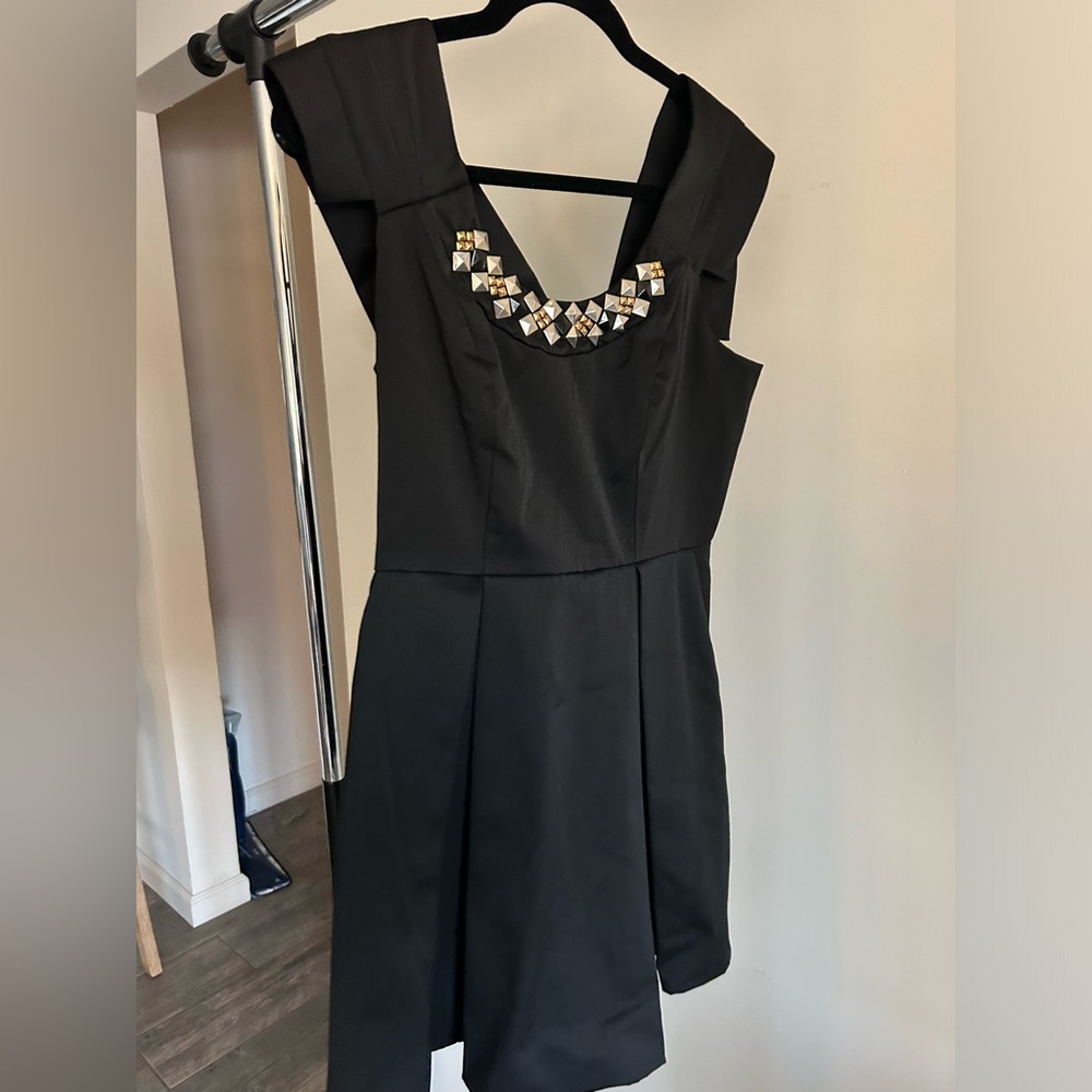 BCGeneration Women’s Pleated Dress with embroidery